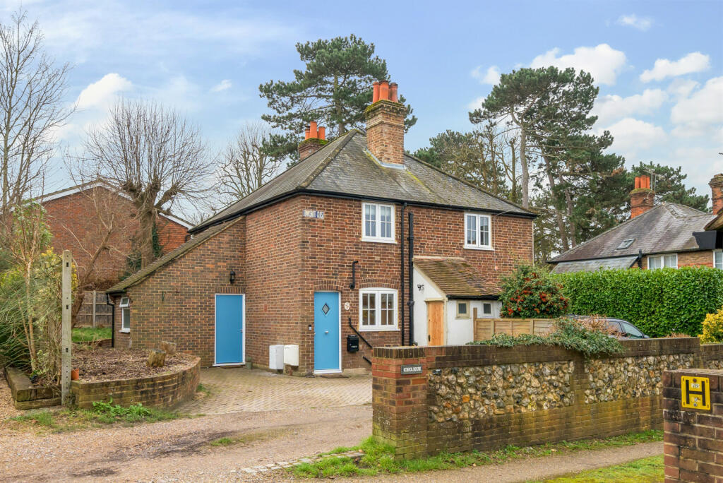2 bedroom semidetached house for sale in Townshott Close, Great