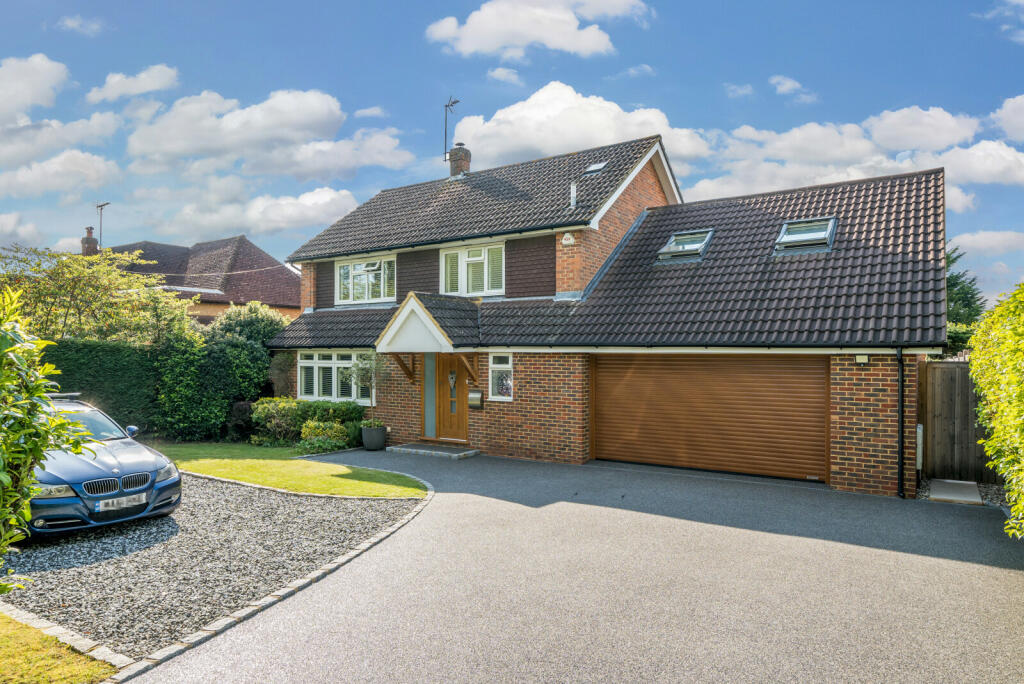 5 bedroom detached house for sale in Keswick Road, Fetcham, KT22
