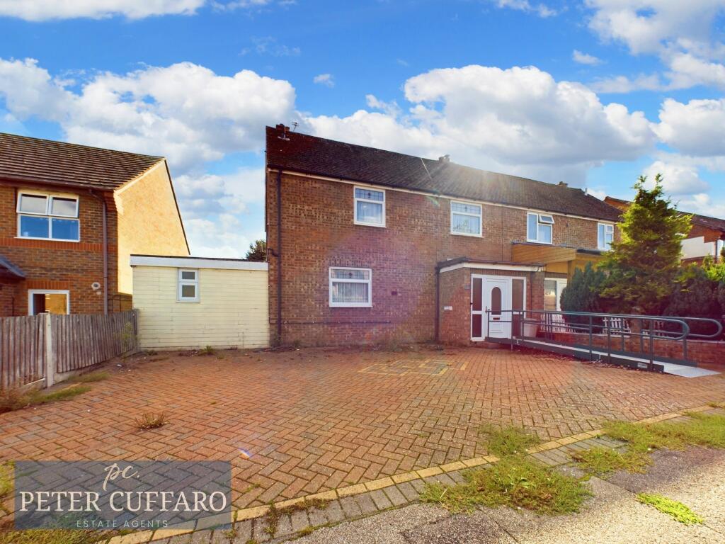 4 bedroom semidetached house for sale in Scott Avenue, Stanstead