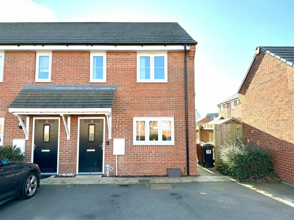 2 bedroom end of terrace house for sale in Boer Drive, Cheswick Green