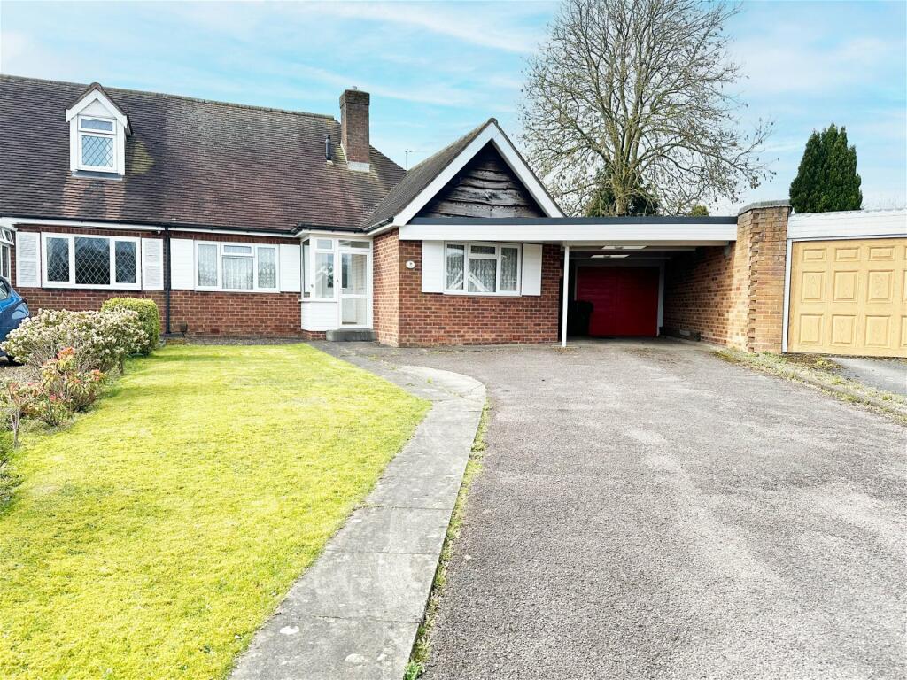 3 bedroom semidetached bungalow for sale in Manor Road, Wythall, B47