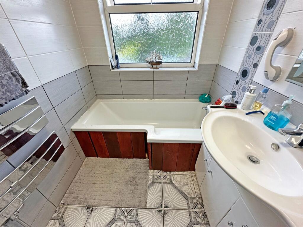 Additional property image - Middle Lane, Nr Wythall, Birmingham, B38 0DY