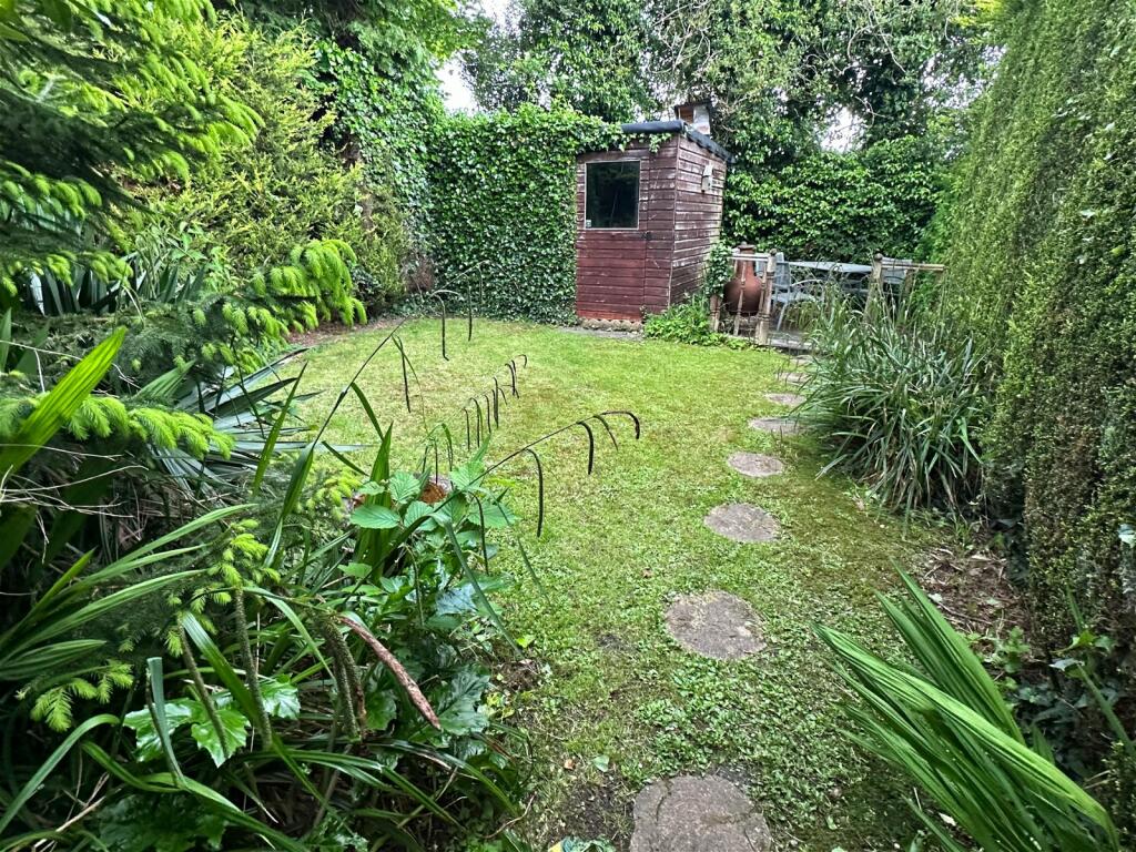Additional property image - Middle Lane, Nr Wythall, Birmingham, B38 0DY