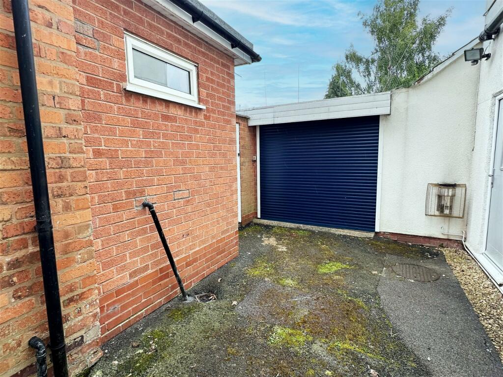 Additional property image - Middle Lane, Nr Wythall, Birmingham, B38 0DY
