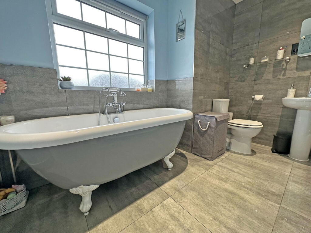 Additional property image - Knightsbridge Road, Solihull, B92 8RB