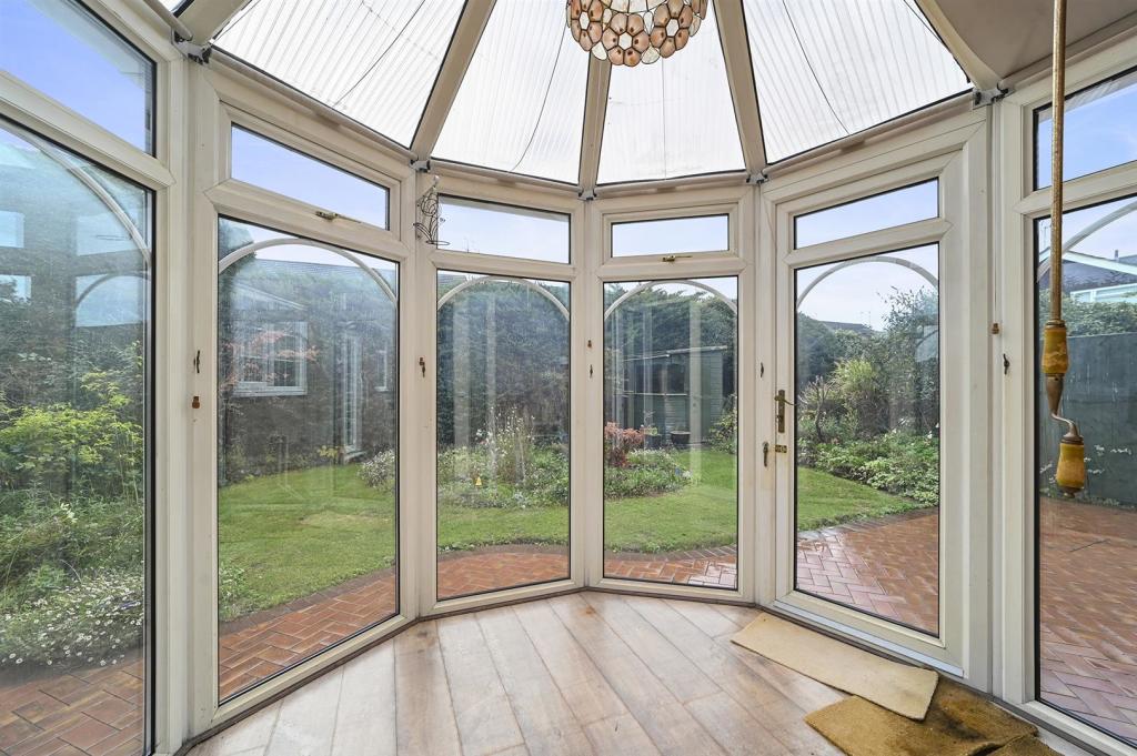 4 bedroom detached house for sale in Pottery Lane, Chelmsford, CM1