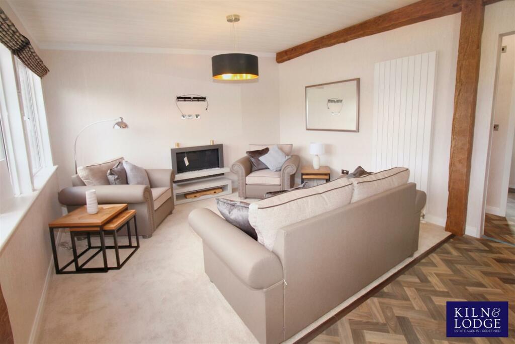 2 bedroom bungalow for sale in Thames Retreat, StainesUponThames, TW18