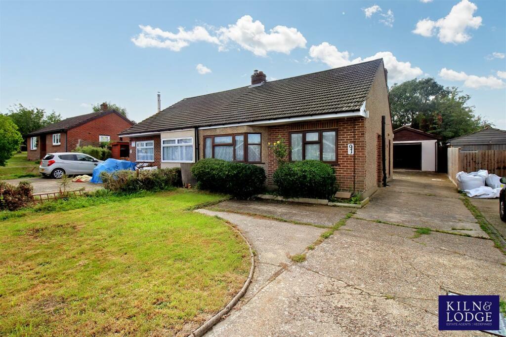 3 bedroom semidetached bungalow for sale in Brook Road, Tiptree