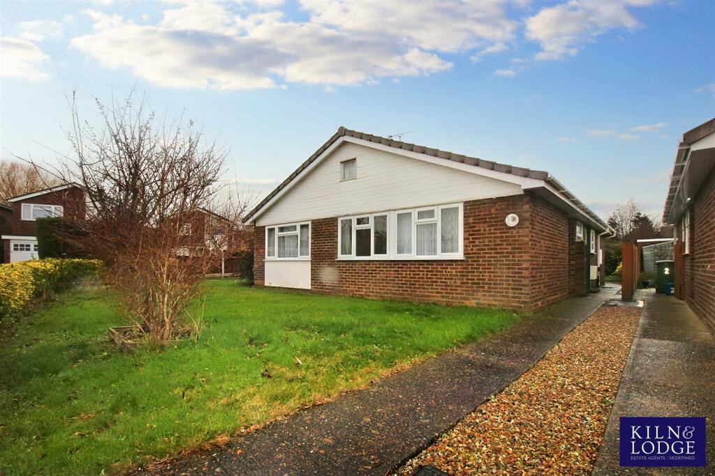 3 bedroom detached bungalow for sale in Holly Close, BurnhamOnCrouch, CM0
