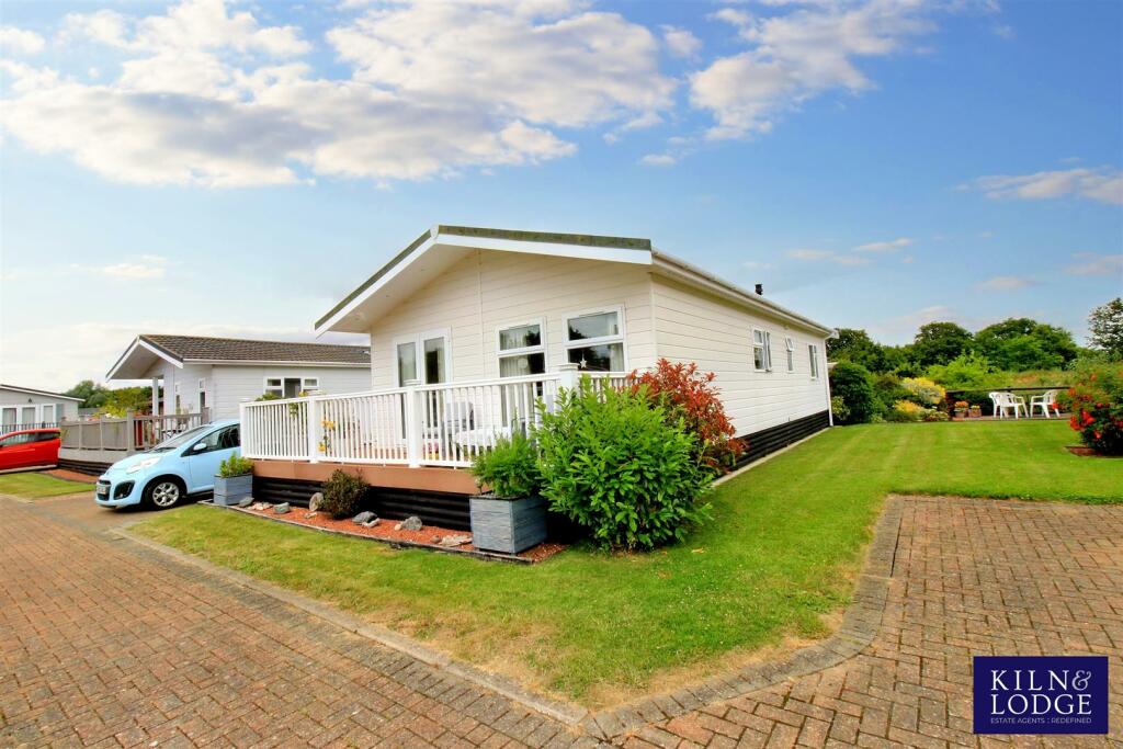 2 bedroom park home for sale in Elm Farm Country Park, Frinton Road