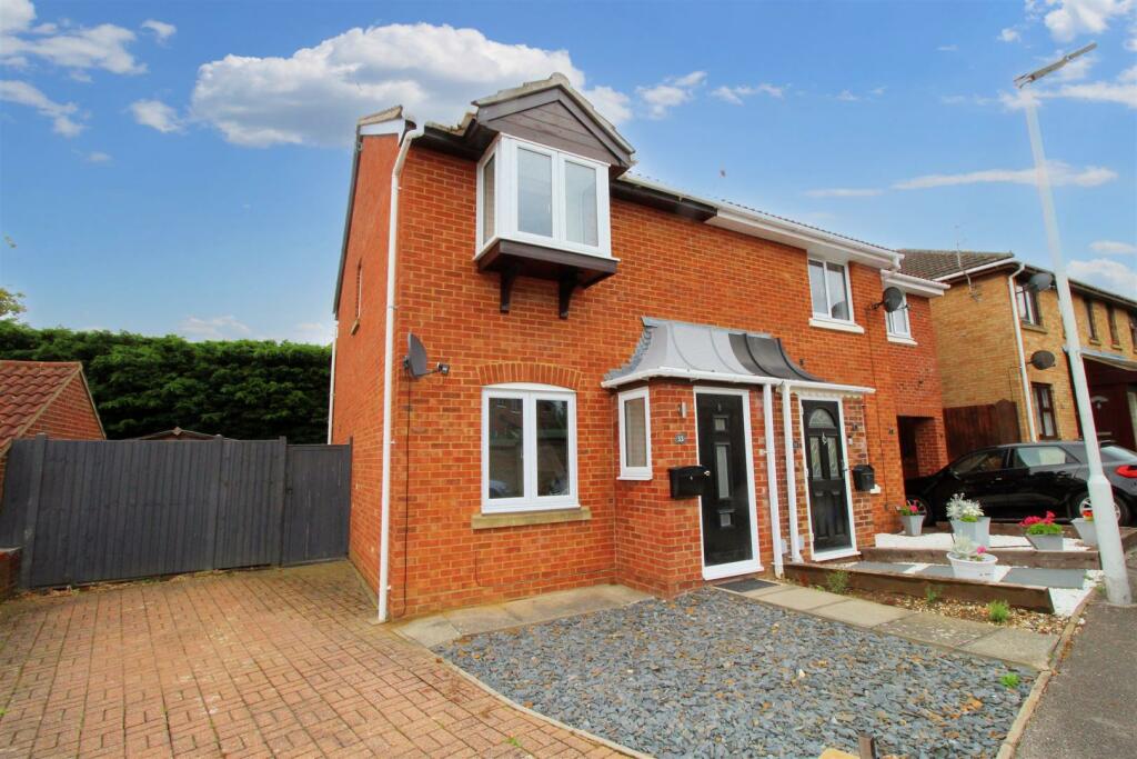 2 bedroom semidetached house for sale in Portman Drive, Billericay, CM12
