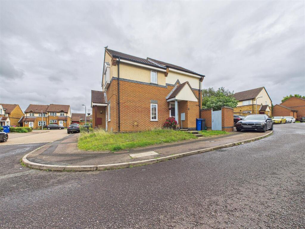 Main image of property: Caravel Close, Grays