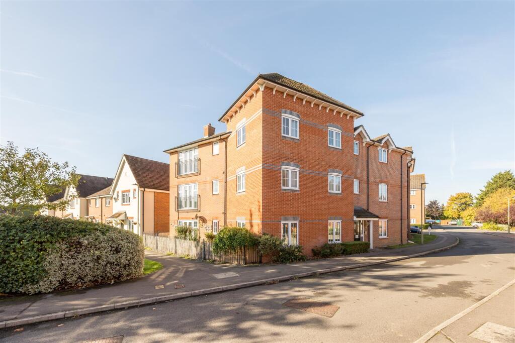 Main image of property: Caldecott Chase, Abingdon