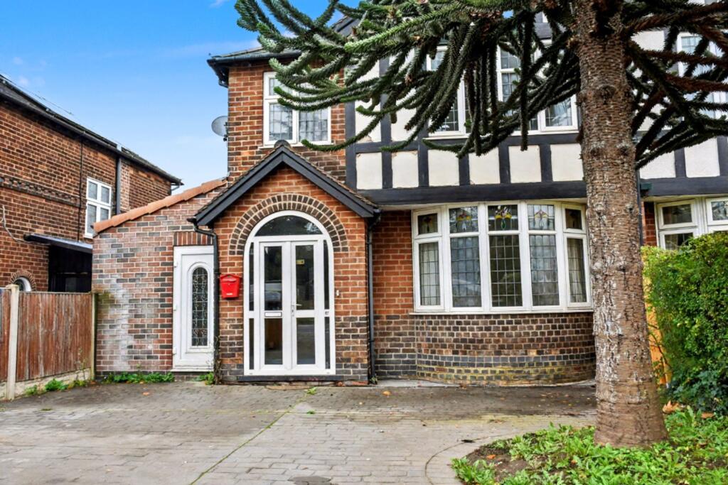 Main image of property: Derby Road, Beeston, NG9