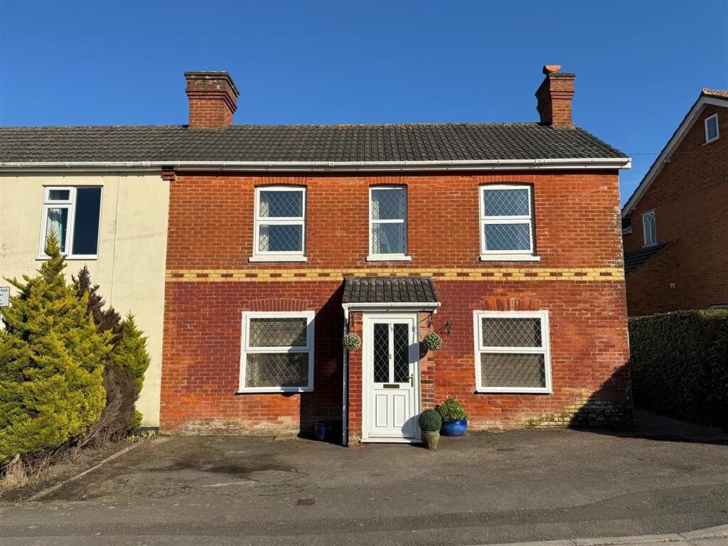 Main image of property: Gordon Road, Highcliffe
