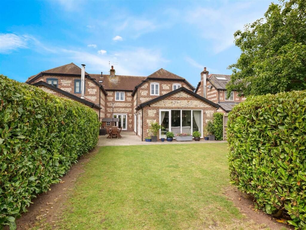 Main image of property: The Cross, Shillingstone