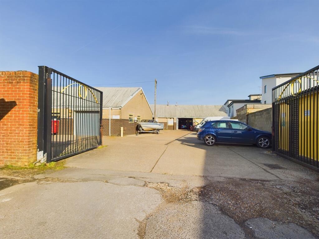Additional property image - Unit 4, Gloucester Road, Littlehampton, West Sussex, BN17 7BS