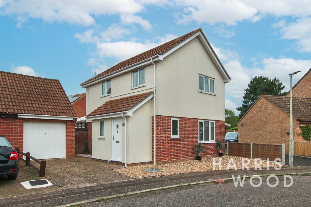 3 bedroom detached house for sale in Fir Tree Close, Highwoods