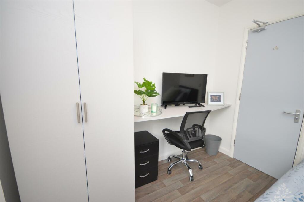 Additional property image - Liverpool Road, Neston, Neston