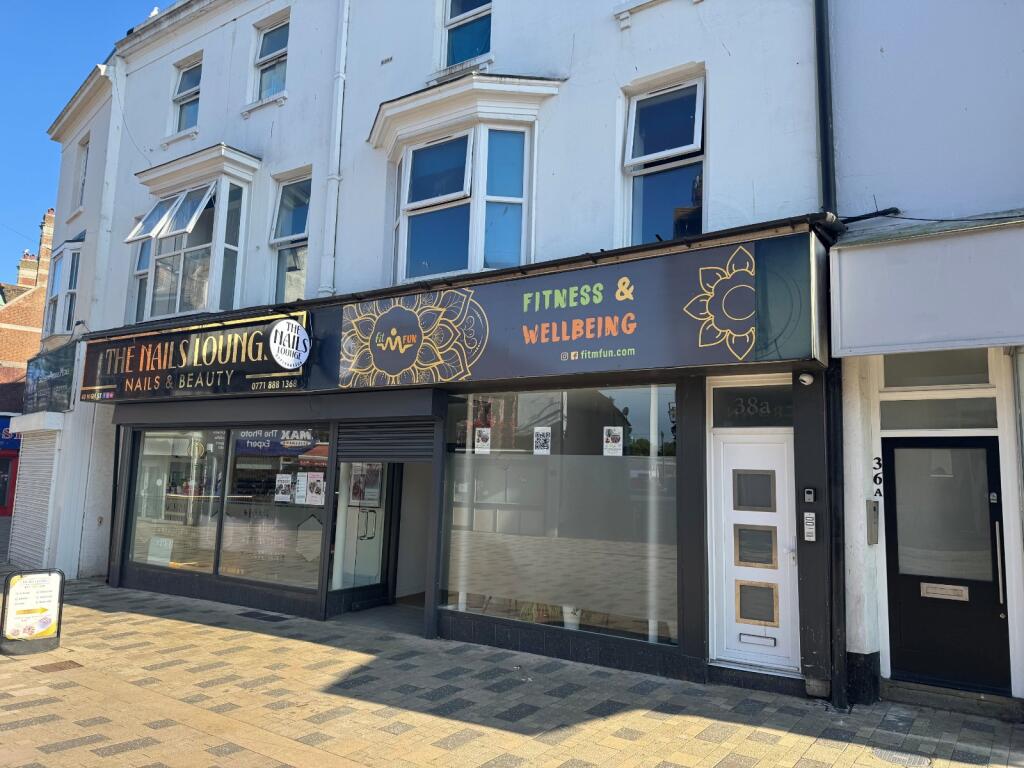 Main image of property: 38 High Street, Littlehampton, West Sussex, BN17