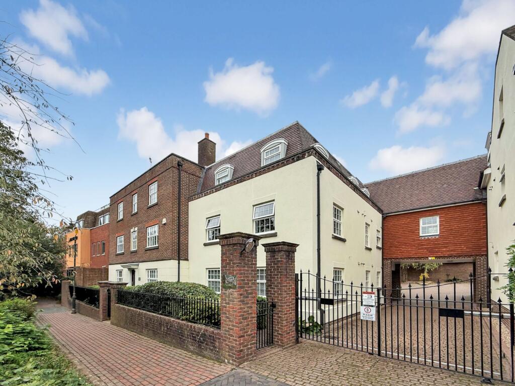 Main image of property: 11 Mitre Court, 34 Worthing Road, Horsham, West Sussex, RH12