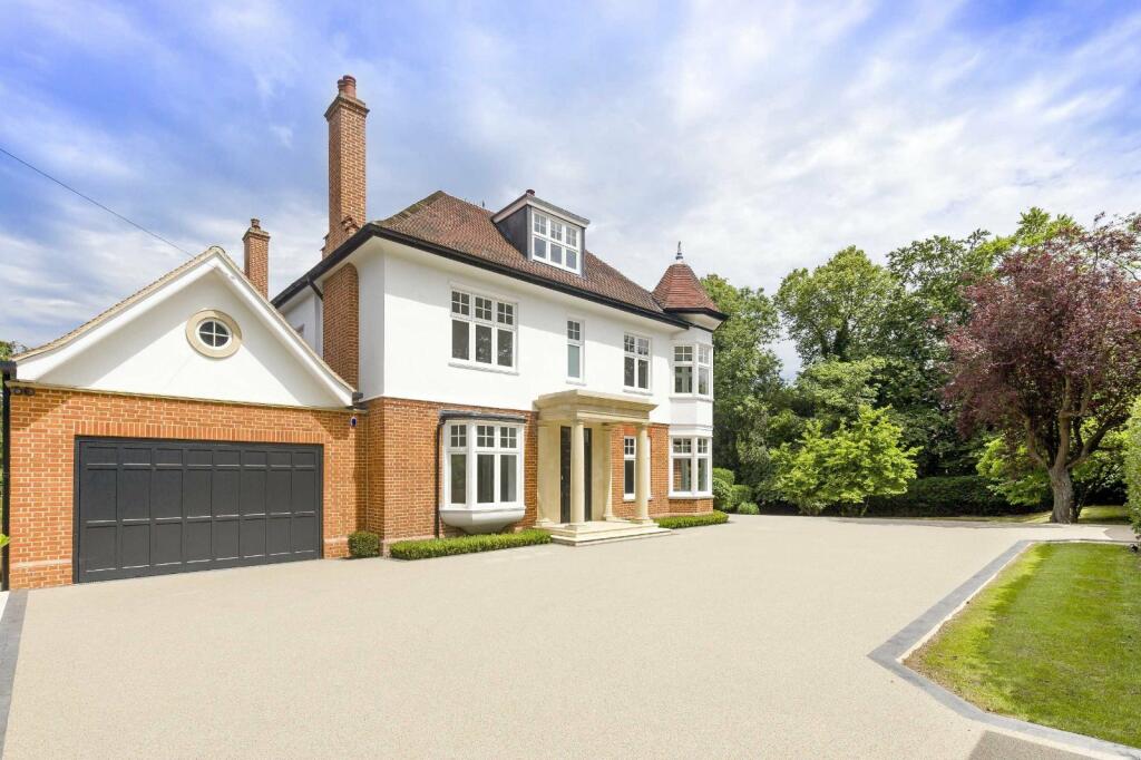 6 bedroom detached house for sale in The Ridgeway, Cuffley