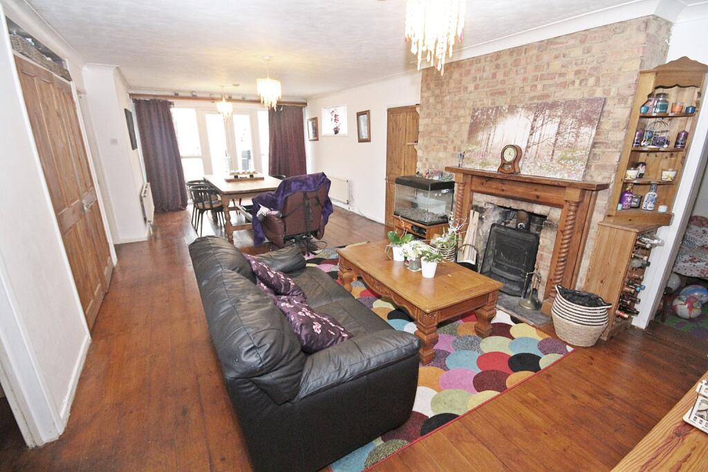 4 bedroom bungalow for sale in Ampthill Road, Flitwick, MK45