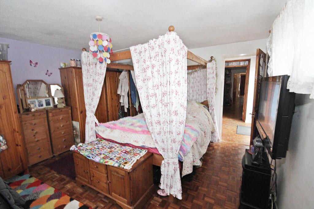 4 bedroom bungalow for sale in Ampthill Road, Flitwick, MK45