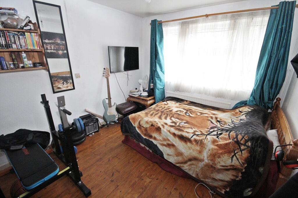 4 bedroom bungalow for sale in Ampthill Road, Flitwick, MK45