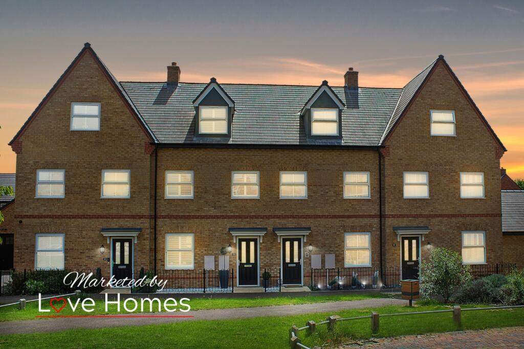 3 bedroom terraced house for sale in Poppy Drive, Ampthill, Bedford