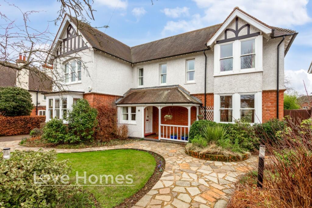 5 bedroom detached house for sale in The Avenue, Flitwick, MK45