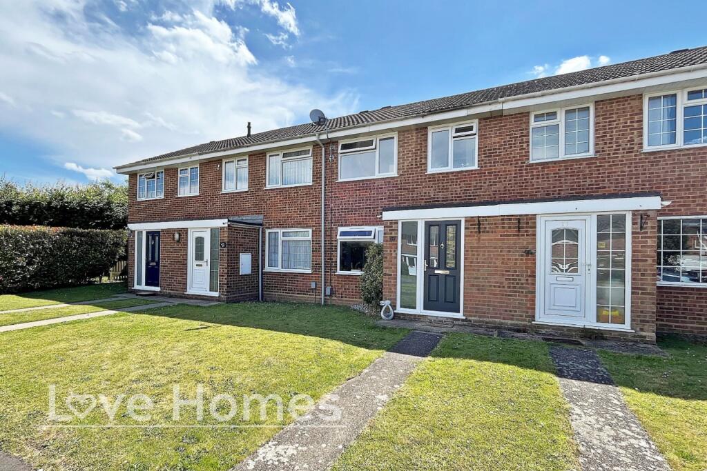 3 bedroom terraced house for sale in Primrose Close, Flitwick, Bedford