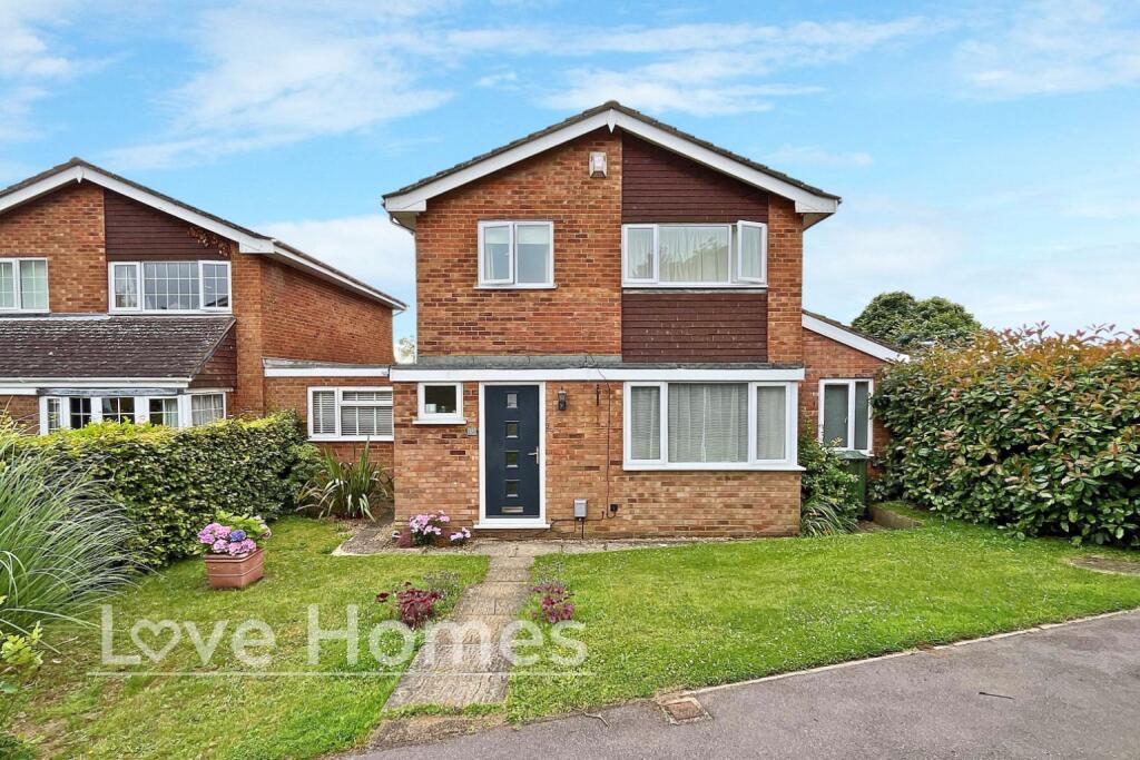 3 bedroom link detached house for sale in Bluebell Close, Flitwick, MK45