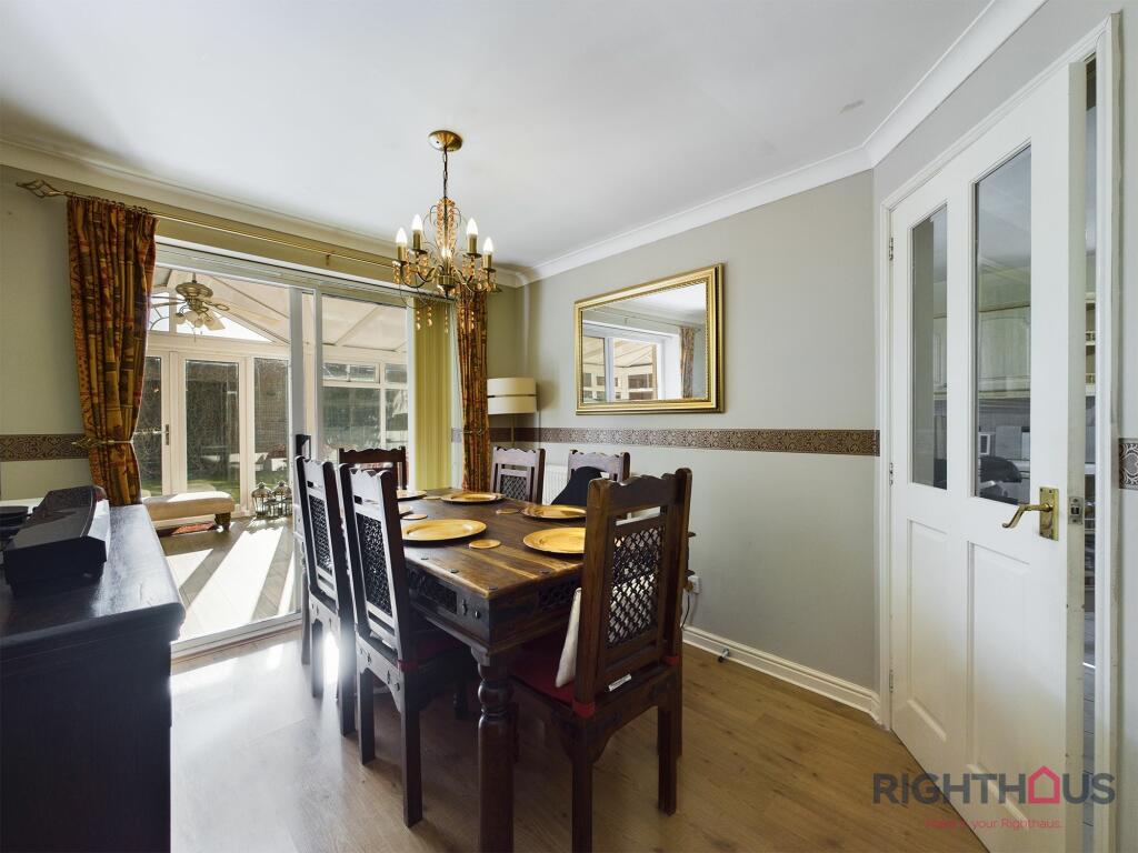 5 bedroom detached house for sale in Crestwood Close, Bradford, BD5