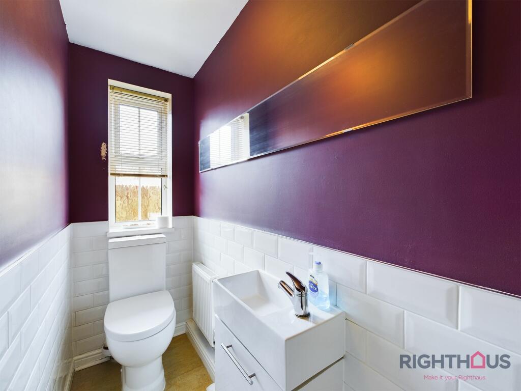 5 bedroom detached house for sale in Crestwood Close, Bradford, BD5