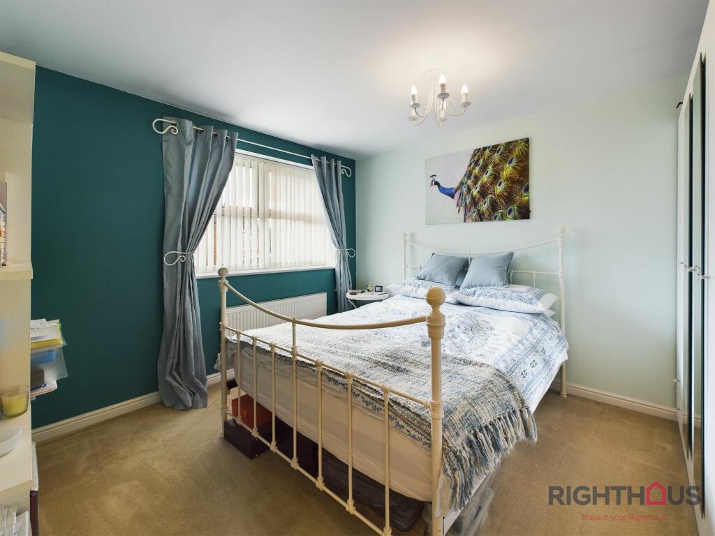 5 bedroom detached house for sale in Crestwood Close, Bradford, BD5