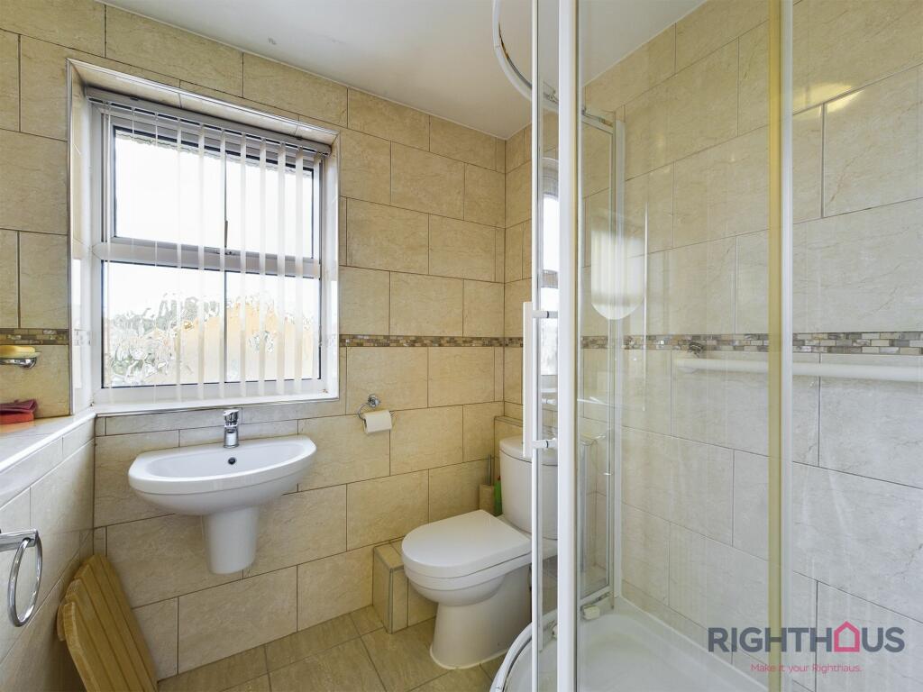 5 bedroom detached house for sale in Crestwood Close, Bradford, BD5