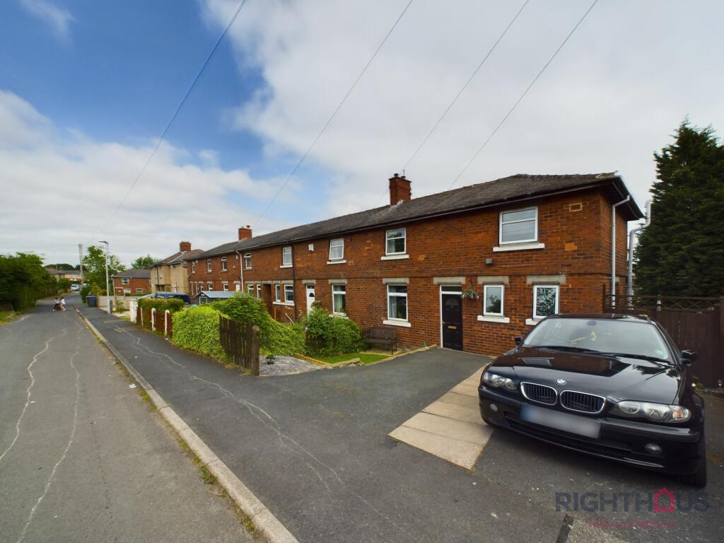 3 bedroom end of terrace house for sale in Royds Hall Avenue, Bradford, BD6
