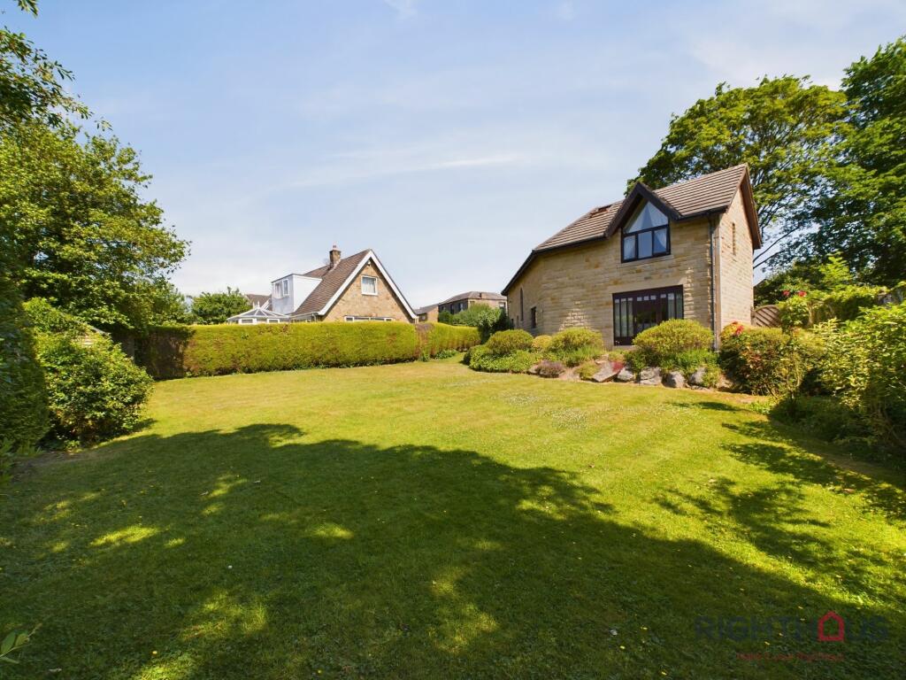 4 bedroom detached house for sale in Cawcliffe Road, Brighouse, HD6