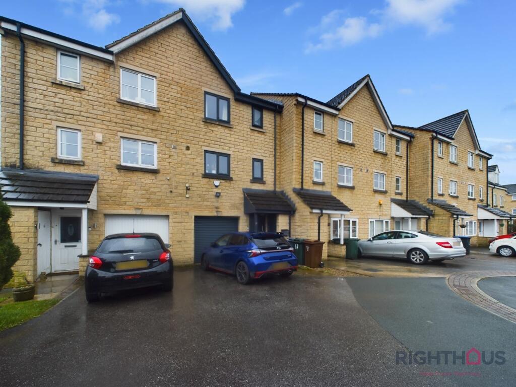 4 bedroom town house for sale in Fewston Avenue, Bradford, BD6