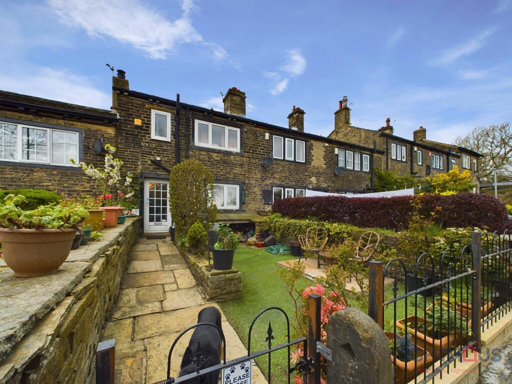 1 bedroom cottage for sale in Coley Road, Halifax, HX3