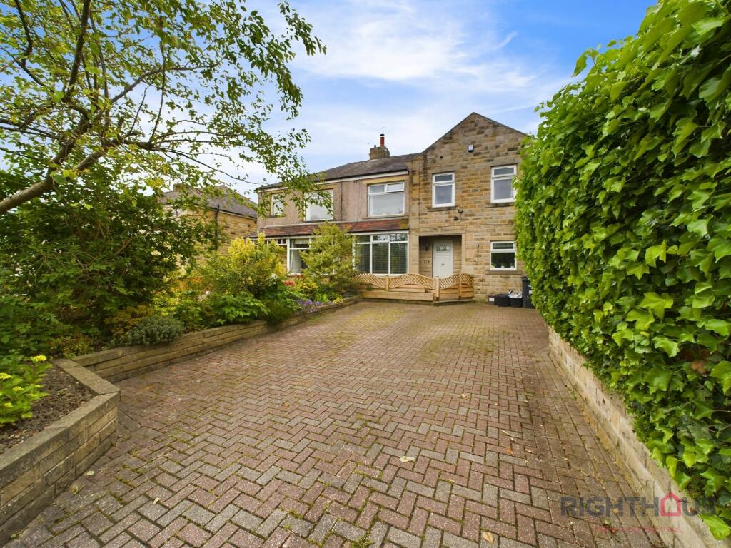 5 bedroom semidetached house for sale in Wakefield Road, Lightcliffe, HX3