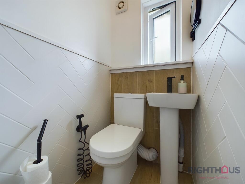 Additional property image - Back Lane, Queensbury, BD13