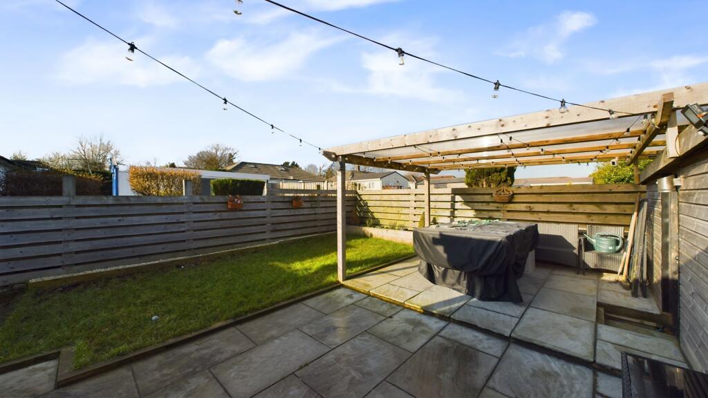 Additional property image - Beacon Road, Bradford, BD6