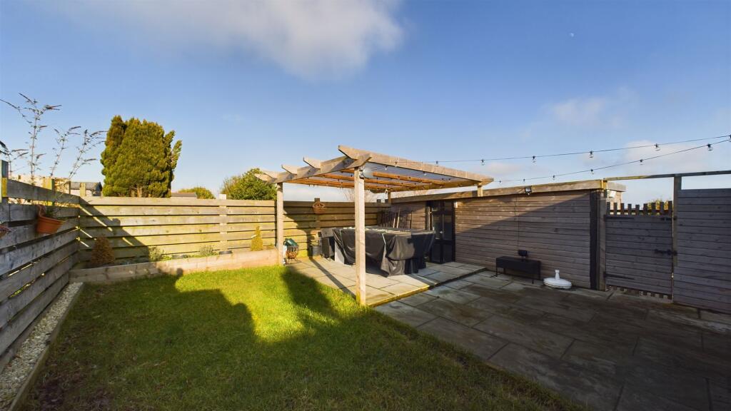 Additional property image - Beacon Road, Bradford, BD6