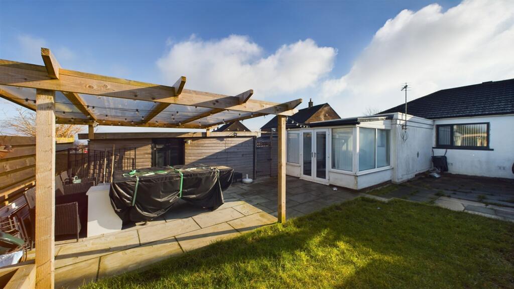 Additional property image - Beacon Road, Bradford, BD6