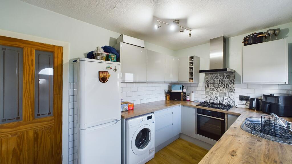 Additional property image - Beacon Road, Bradford, BD6