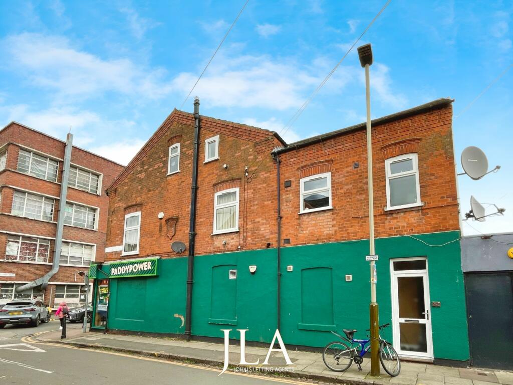 3 bedroom flat for rent in B Nottingham Road, Leicester, LE5