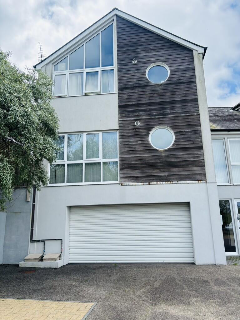 Main image of property: Lescudjack Heights, Pendennis Place