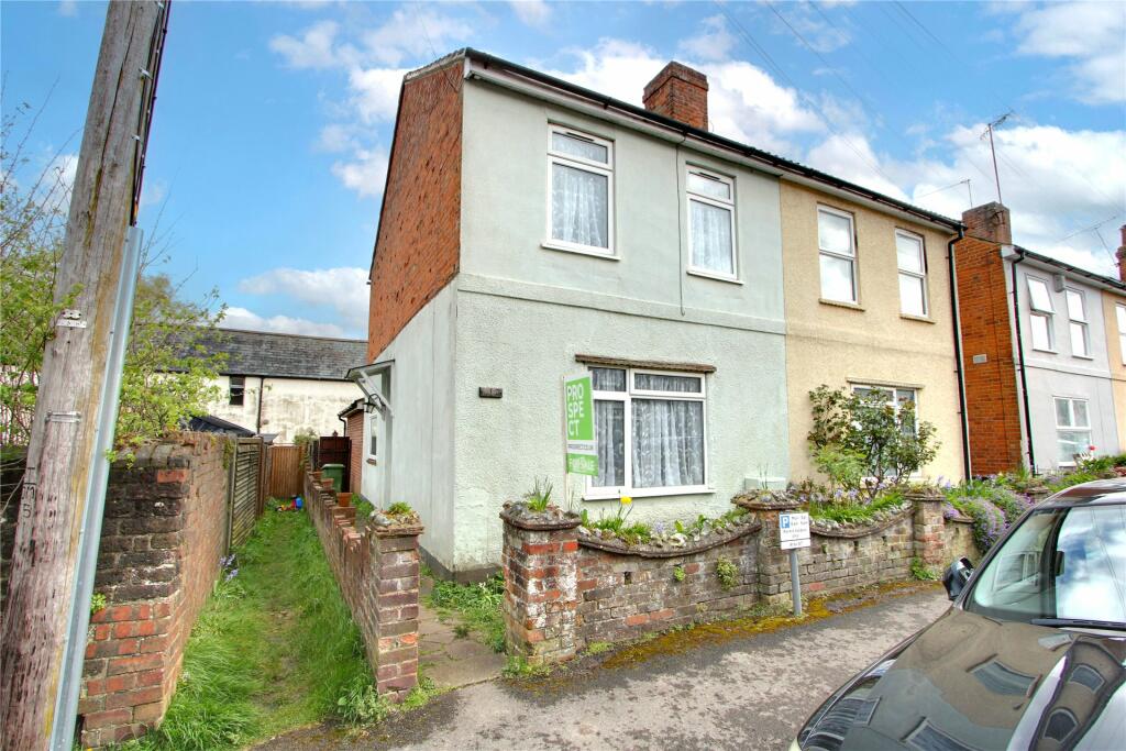 2 bedroom semidetached house for sale in Vine Street, Aldershot